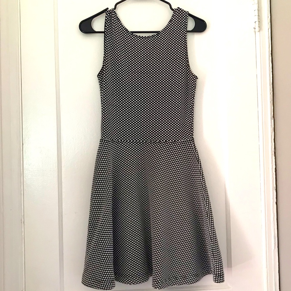 Stretchy black and white dress